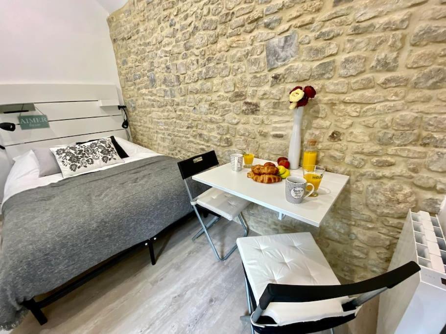 Bed In The City - Appart'Hotel - Historical Center Bayeux Buitenkant foto